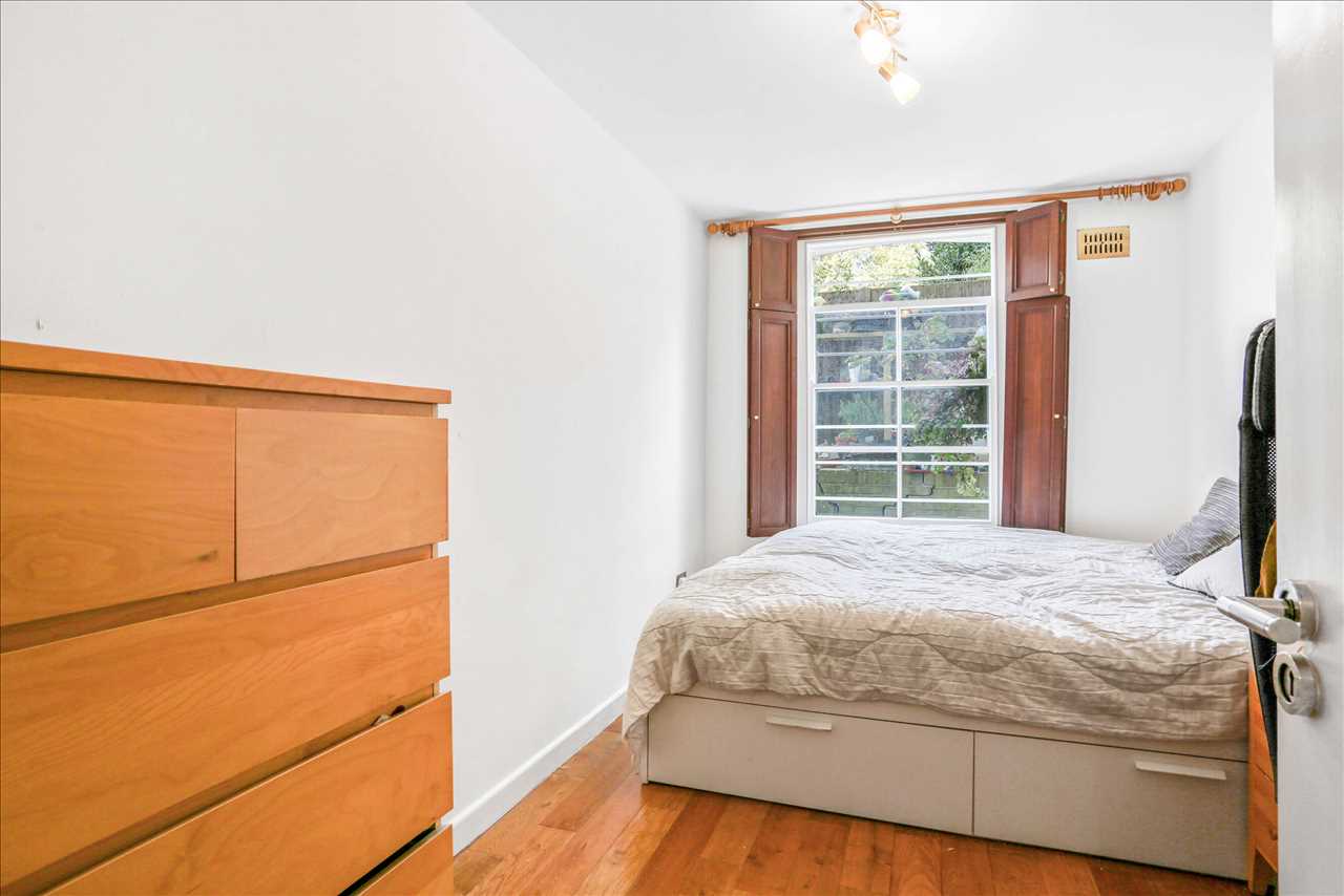 2 bed flat for sale in Leighton Crescent 8