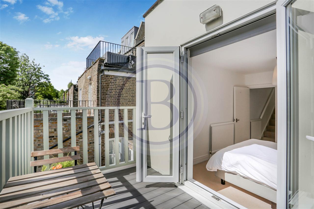 2 bed flat for sale in Huddleston Road 1