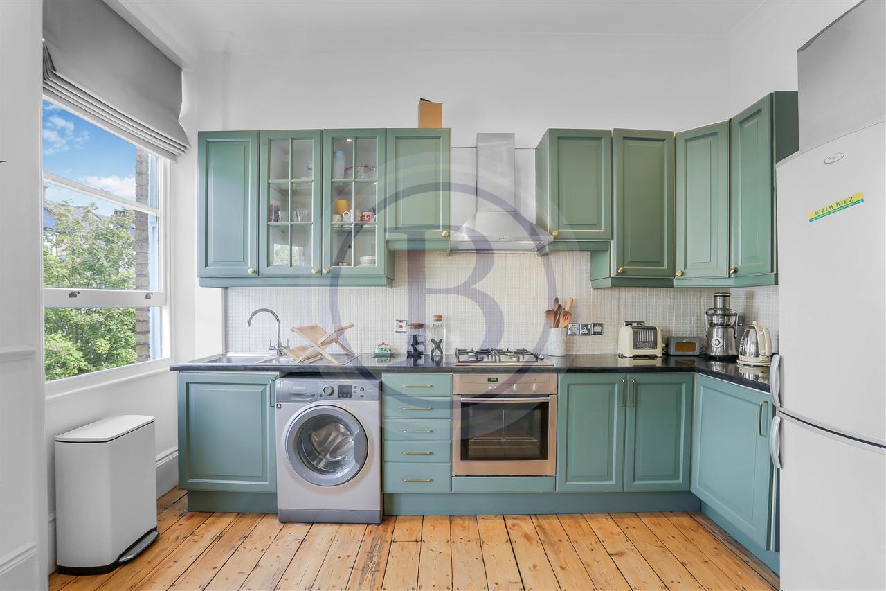 2 bed flat for sale in Huddleston Road 2
