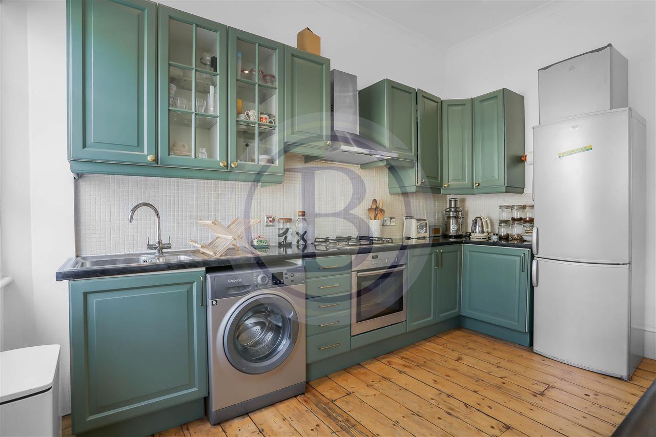 2 bed flat for sale in Huddleston Road  - Property Image 6