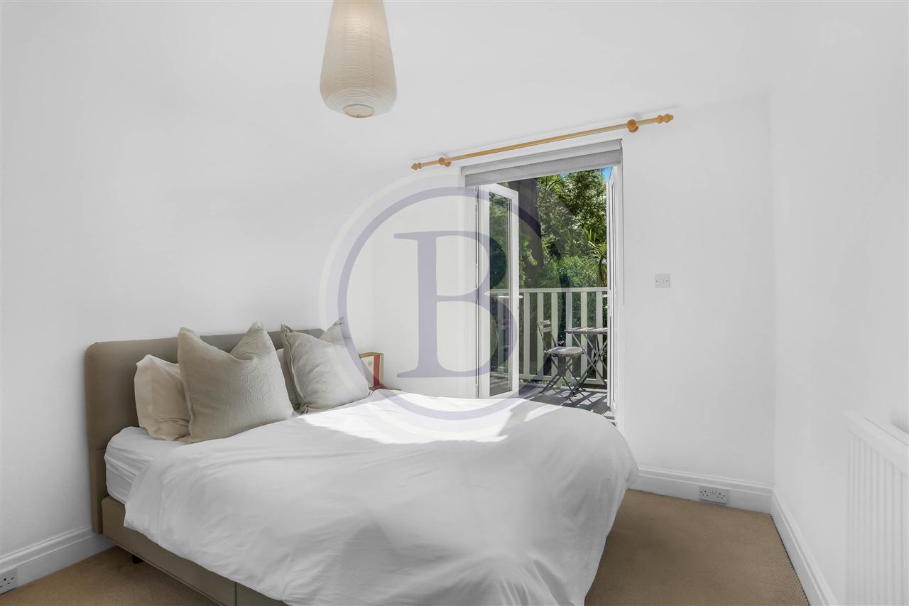 2 bed flat for sale in Huddleston Road 6