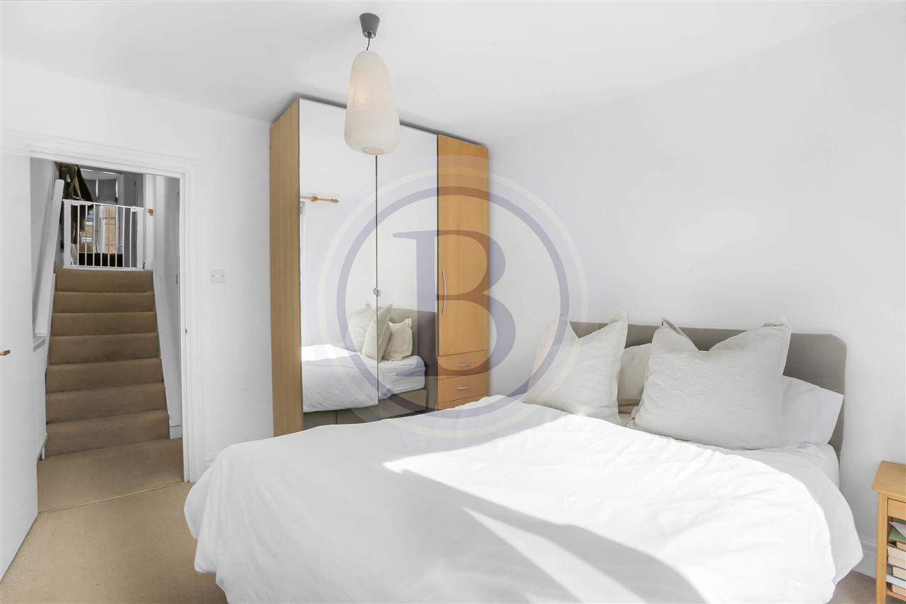 2 bed flat for sale in Huddleston Road  - Property Image 8