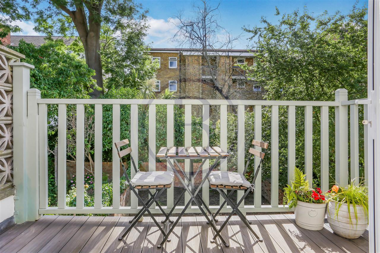 2 bed flat for sale in Huddleston Road 13