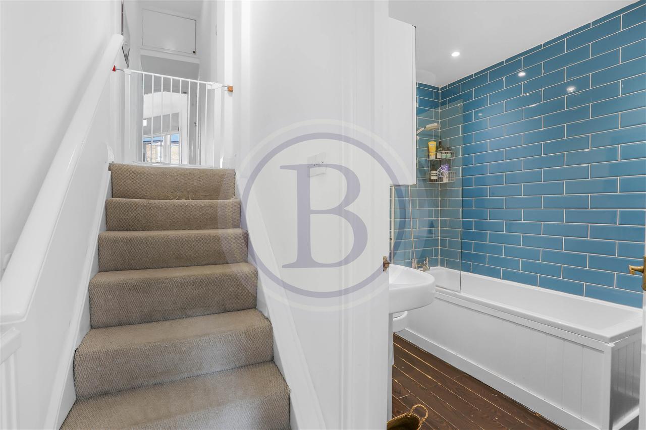 2 bed flat for sale in Huddleston Road  - Property Image 17