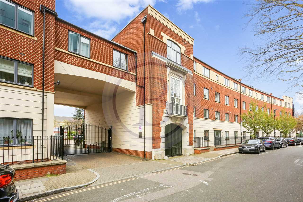 2 bed flat for sale in Manor Gardens  - Property Image 2