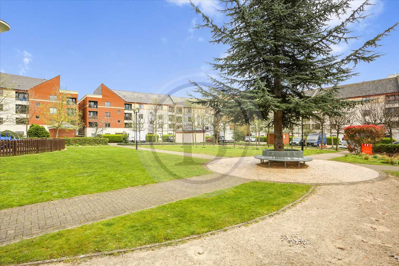 2 bed flat for sale in Manor Gardens 12