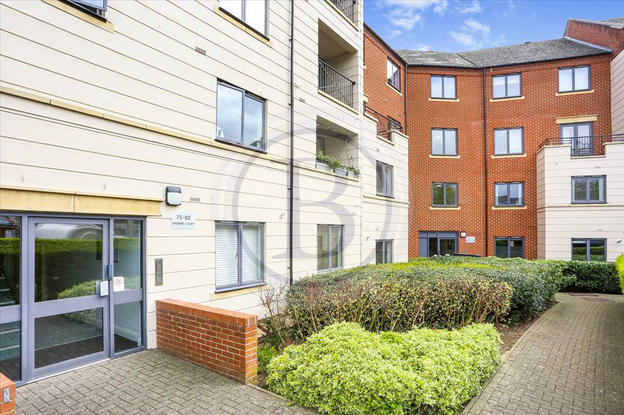 2 bed flat for sale in Manor Gardens 13