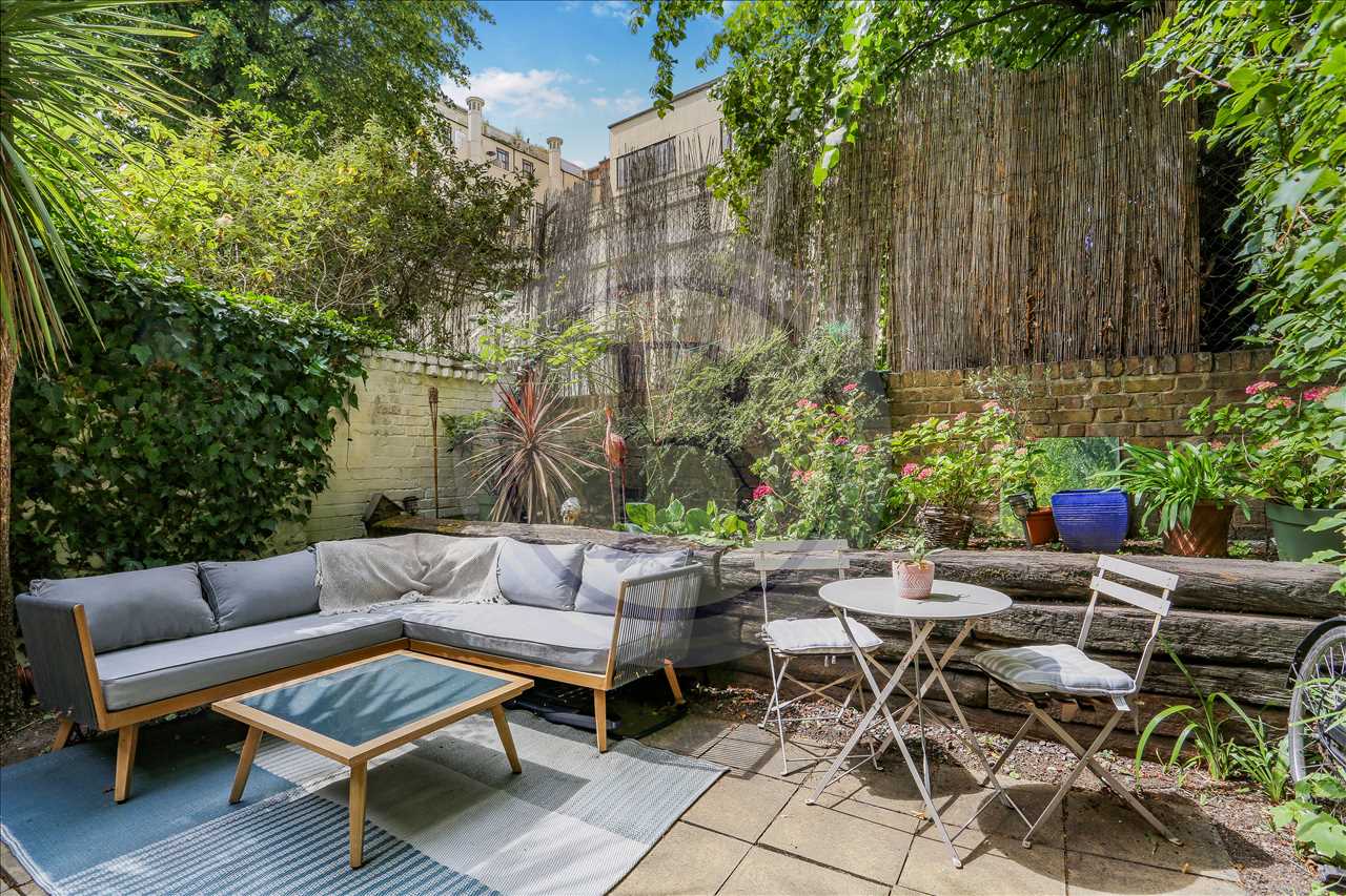 2 bed flat for sale in Windsor Road  - Property Image 2
