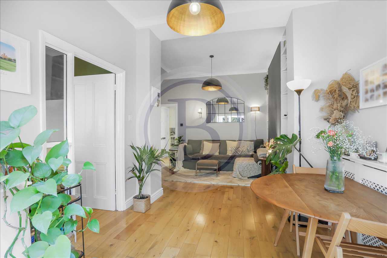 2 bed flat for sale in Windsor Road 6