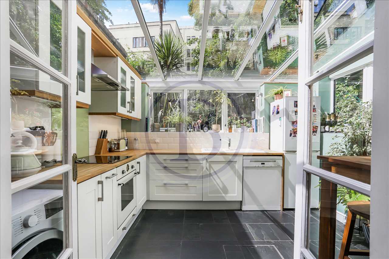 2 bed flat for sale in Windsor Road 7