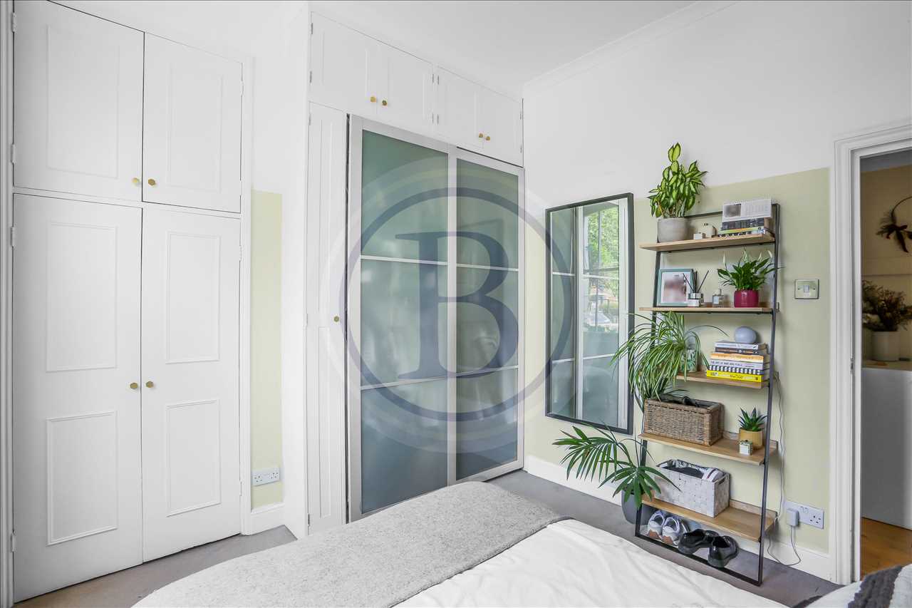 2 bed flat for sale in Windsor Road 18