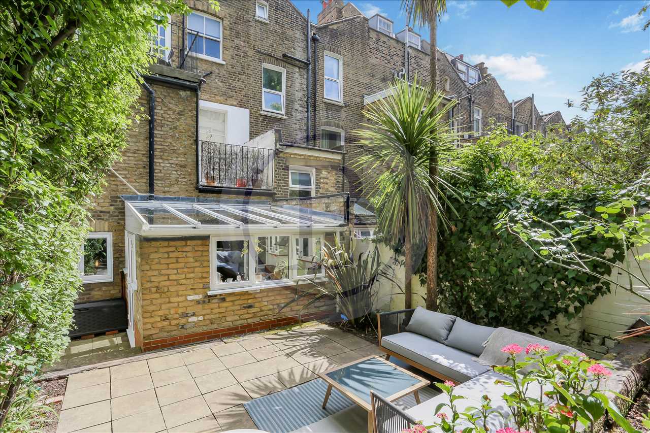 2 bed flat for sale in Windsor Road 19