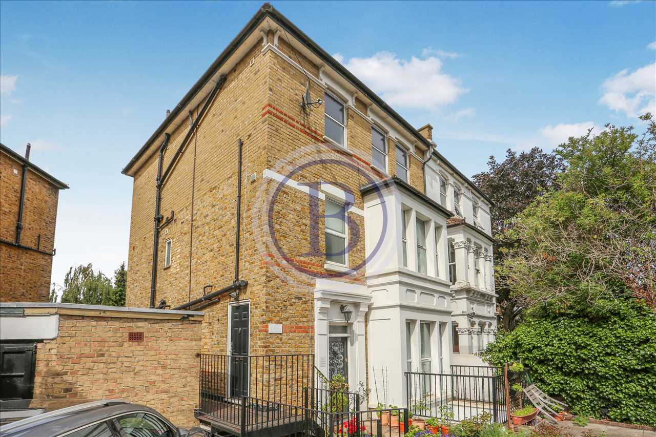 3 bed maisonette for sale in Brecknock Road 1