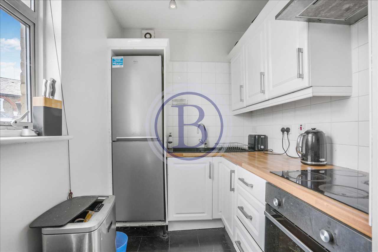 3 bed maisonette for sale in Brecknock Road 2