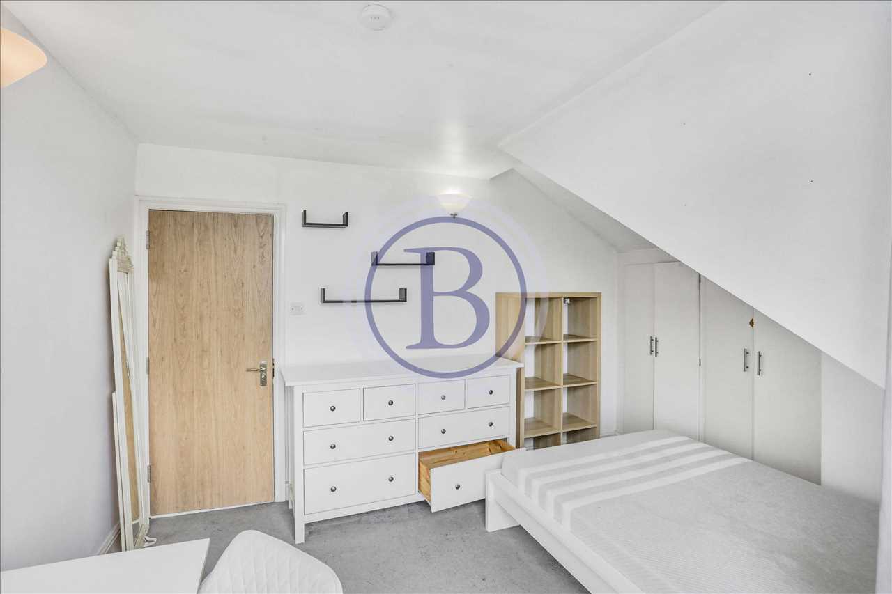3 bed maisonette for sale in Brecknock Road 7