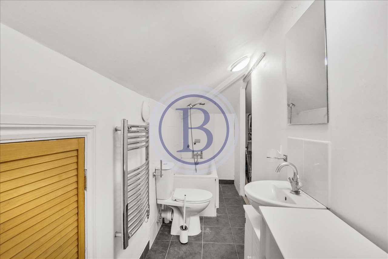 3 bed maisonette for sale in Brecknock Road 8
