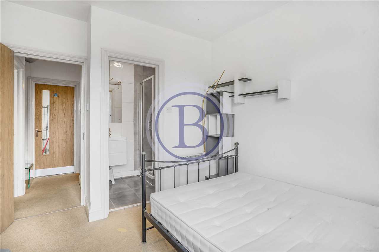 3 bed maisonette for sale in Brecknock Road 9