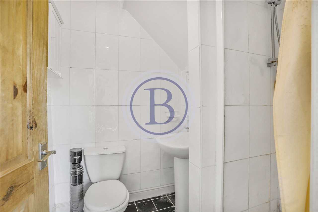 3 bed maisonette for sale in Brecknock Road 12