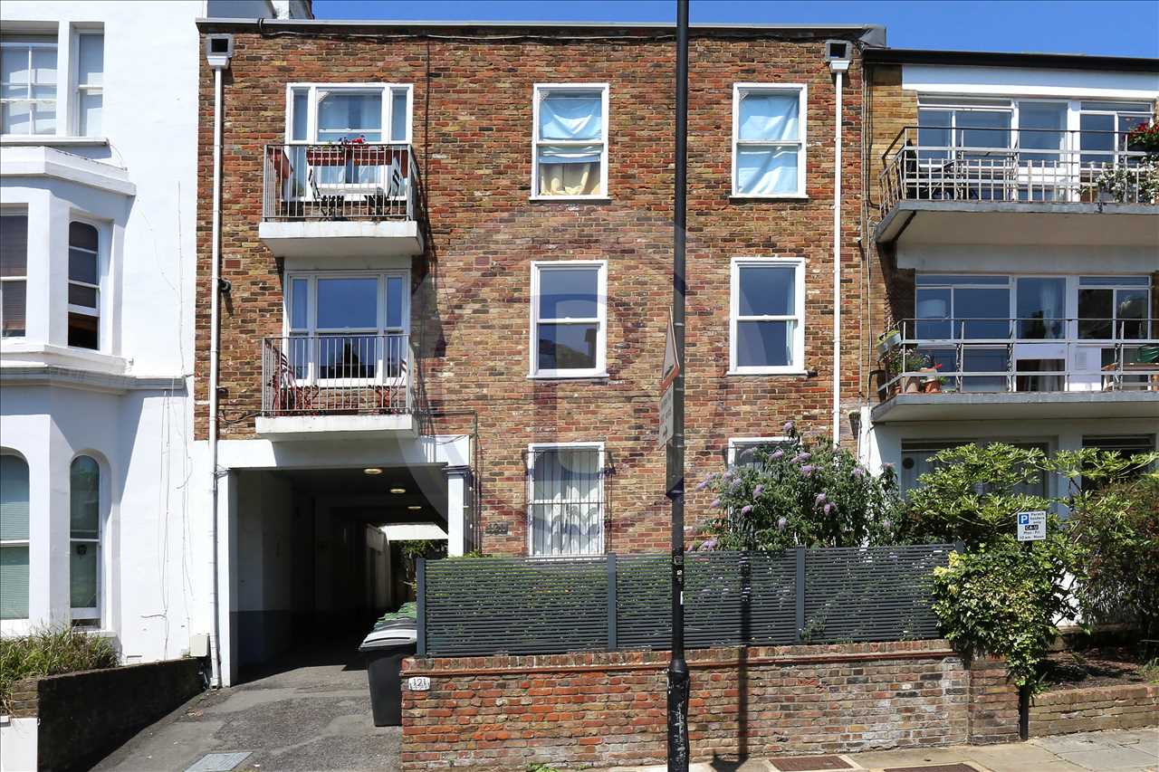 2 bed flat for sale in Chetwynd Road 1