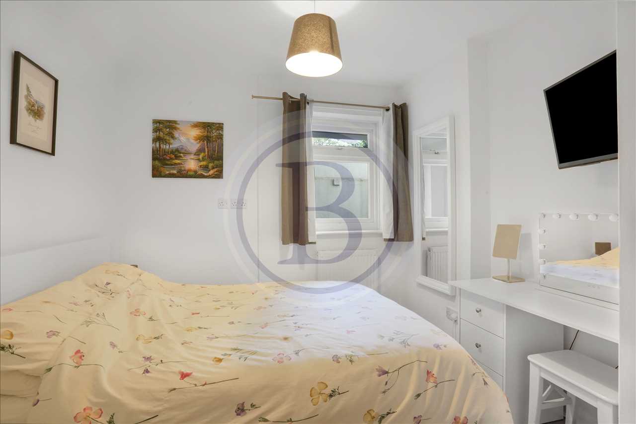 2 bed flat for sale in Chetwynd Road 2