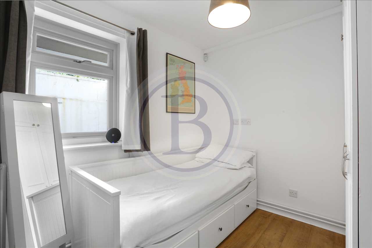 2 bed flat for sale in Chetwynd Road  - Property Image 5