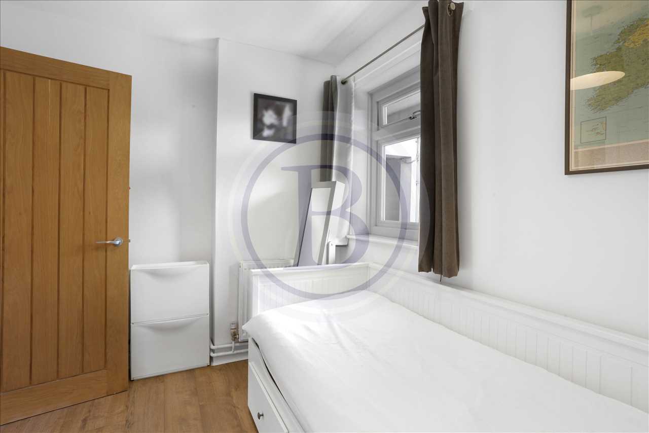 2 bed flat for sale in Chetwynd Road 5