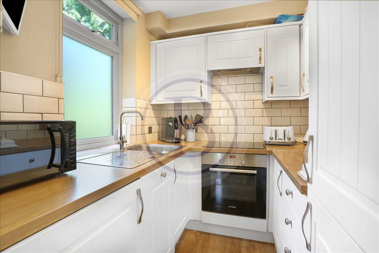 2 bed flat for sale in Chetwynd Road 8