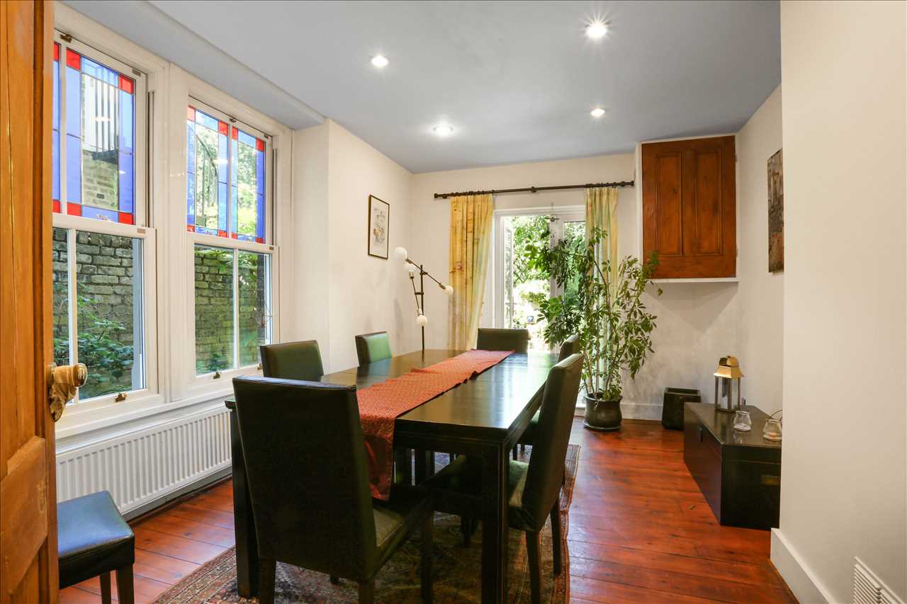 5 bed terraced house for sale in Monnery Road 1