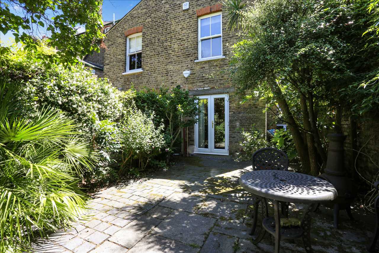 5 bed terraced house for sale in Monnery Road 13