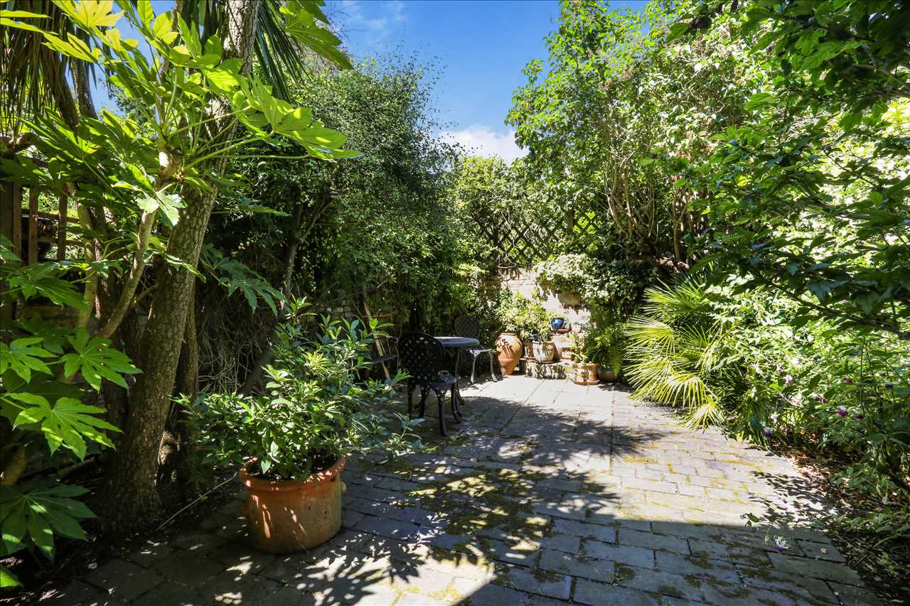 5 bed terraced house for sale in Monnery Road 14