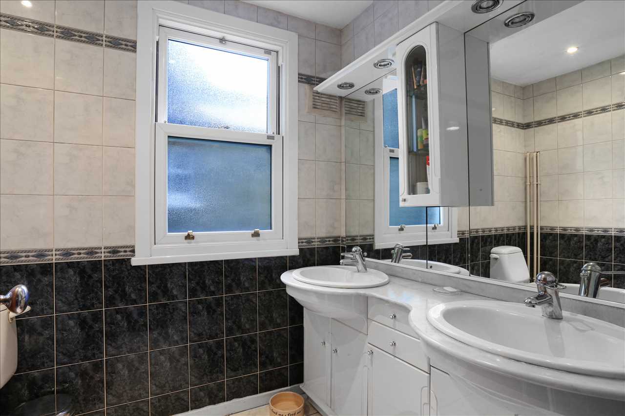 5 bed terraced house for sale in Monnery Road 16