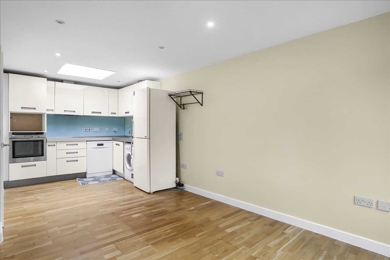 2 bed flat for sale in Ingestre Road 6