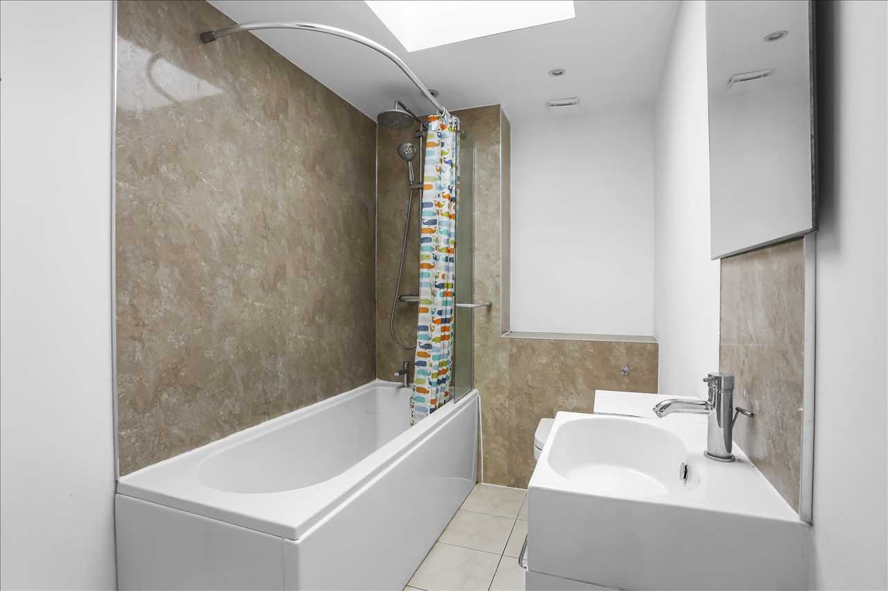 2 bed flat for sale in Ingestre Road 9