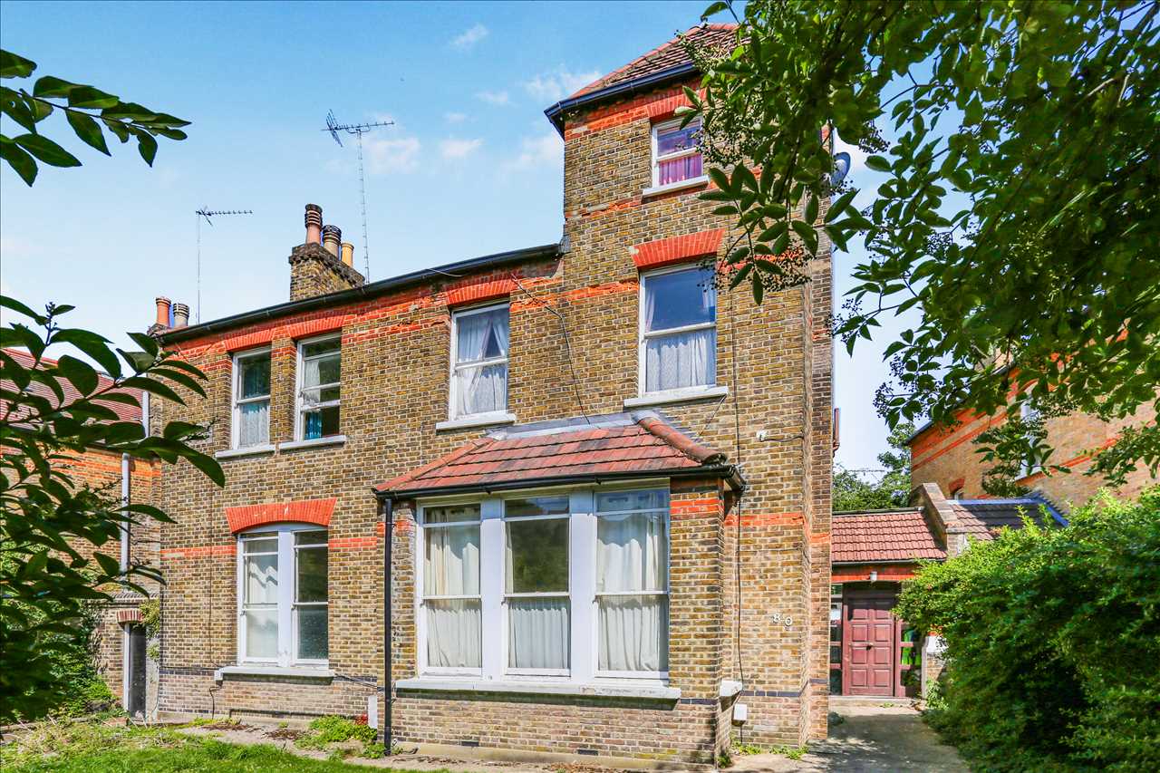 A very rare opportunity to purchase a substantial detached Victorian house occupying a sizeable plot in a prime Tufnell Park location. The house is situated within close proximity to multiple transport facilities including Caledonian Road, Holloway Road (both Piccadilly Line) and Tufnell Park ...