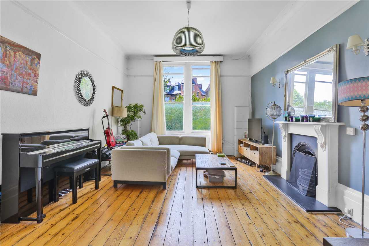 6 bed detached house for sale in Carleton Road 2