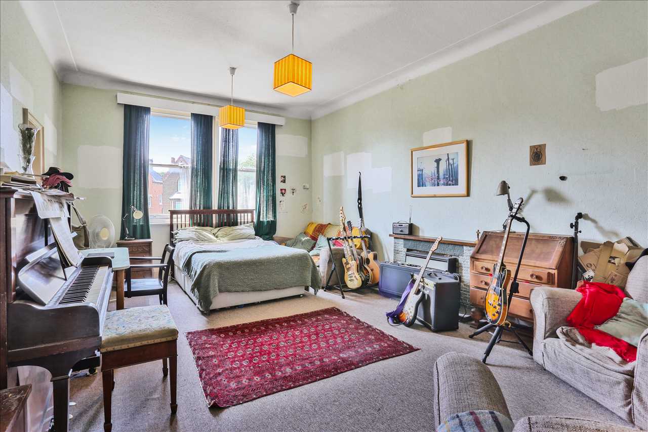 6 bed detached house for sale in Carleton Road  - Property Image 9