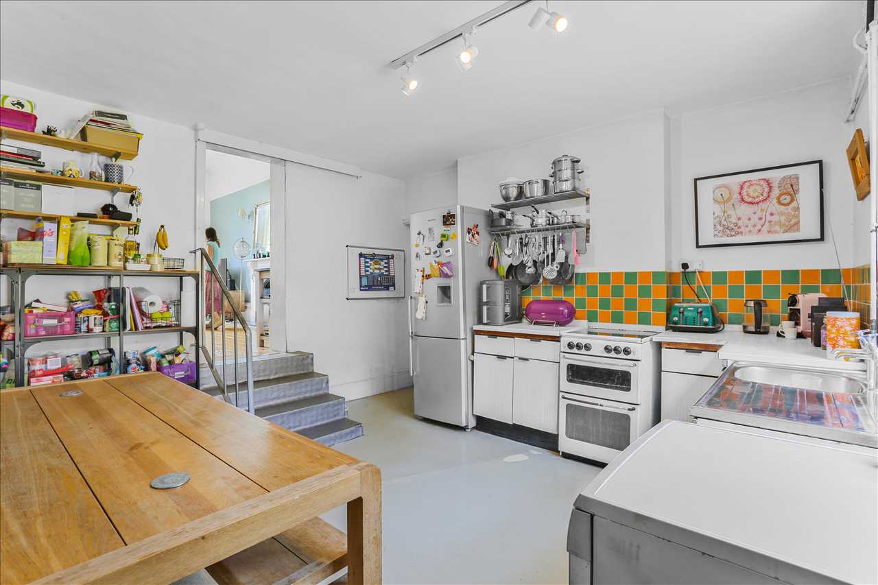 6 bed detached house for sale in Carleton Road  - Property Image 12