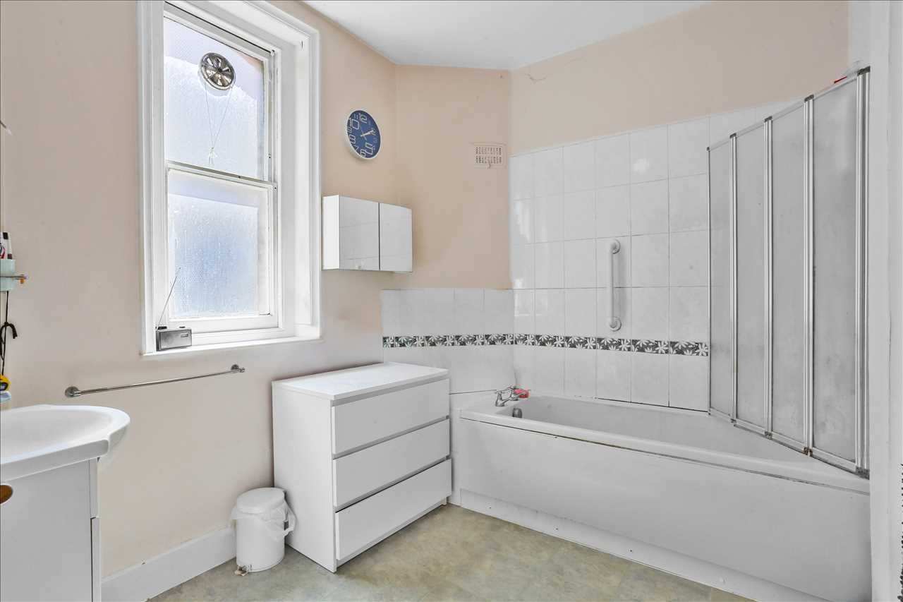 6 bed detached house for sale in Carleton Road  - Property Image 20