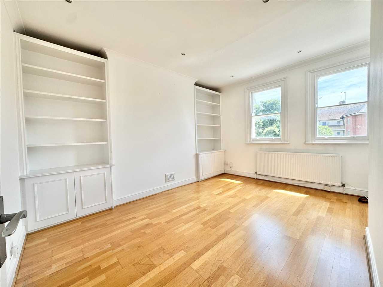 2 bed flat for sale in Tufnell Park Road 1