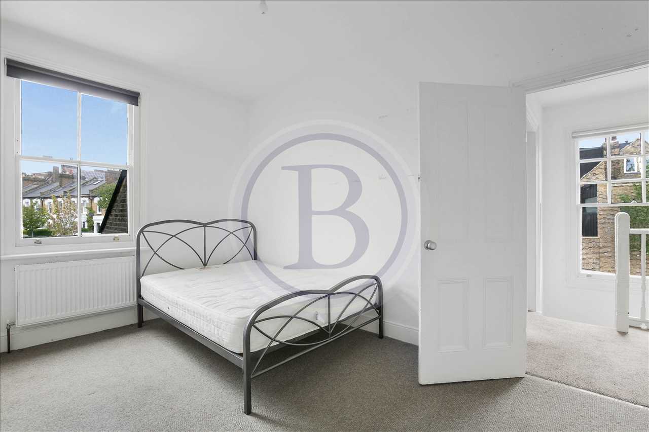 3 bed flat for sale in Tytherton Road 3
