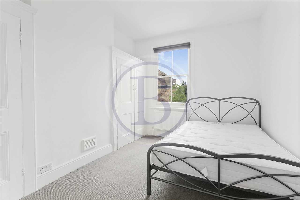3 bed flat for sale in Tytherton Road 4