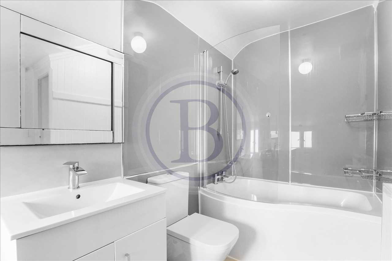 3 bed flat for sale in Tytherton Road 10