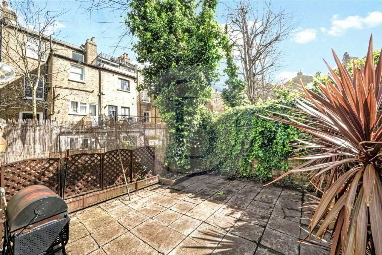 2 bed flat for sale in Bardolph Road 15