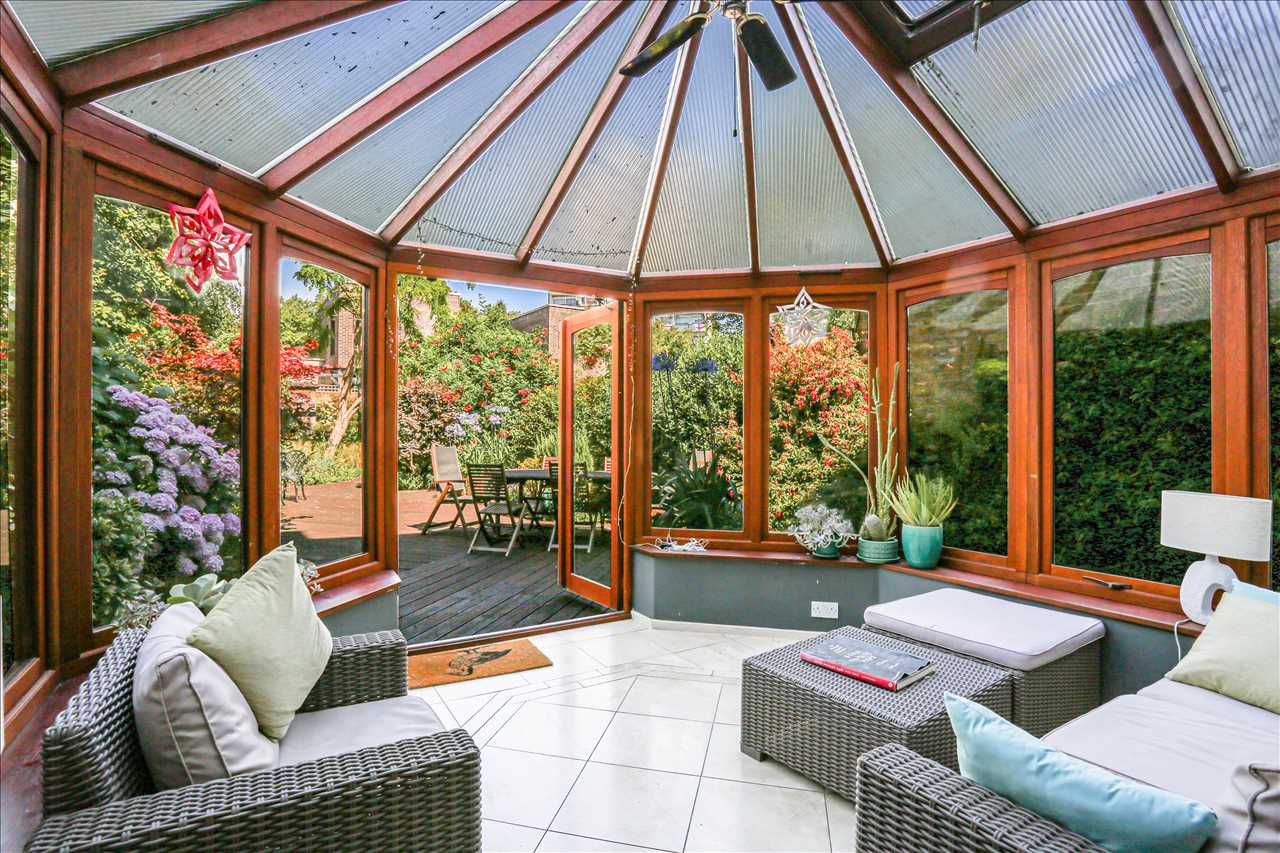 4 bed semi-detached house for sale in Hungerford Road 1