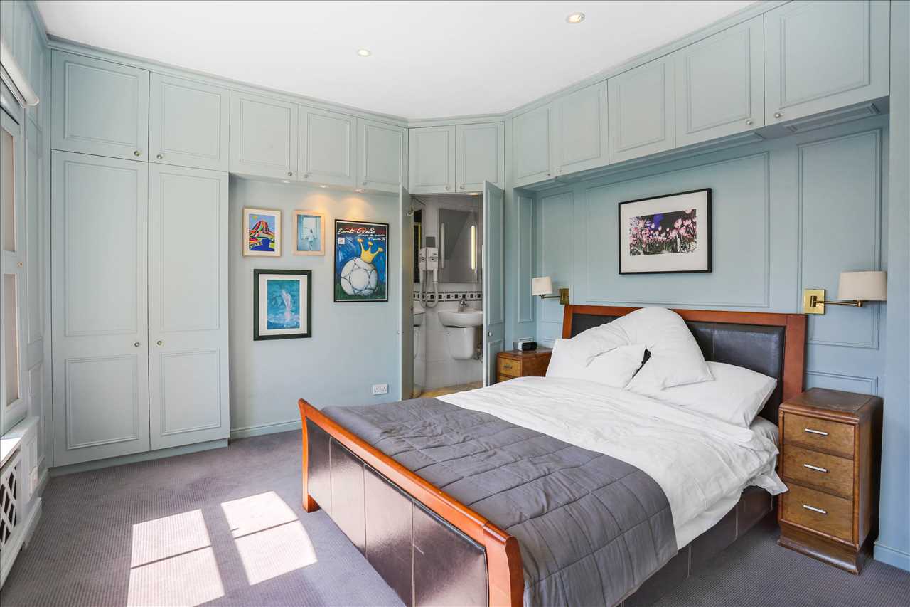 4 bed semi-detached house for sale in Hungerford Road 4
