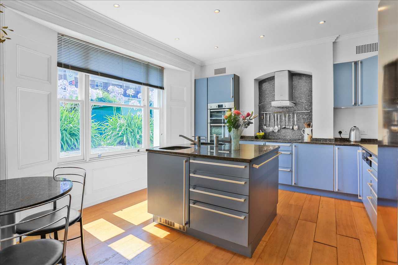 4 bed semi-detached house for sale in Hungerford Road  - Property Image 6