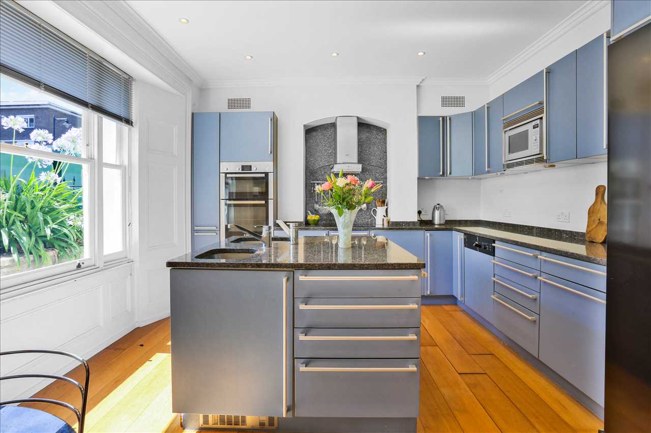 4 bed semi-detached house for sale in Hungerford Road  - Property Image 7