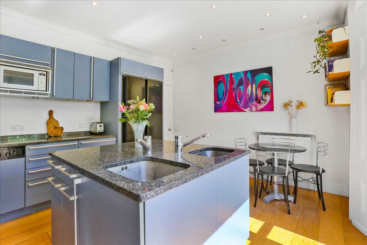 4 bed semi-detached house for sale in Hungerford Road  - Property Image 8