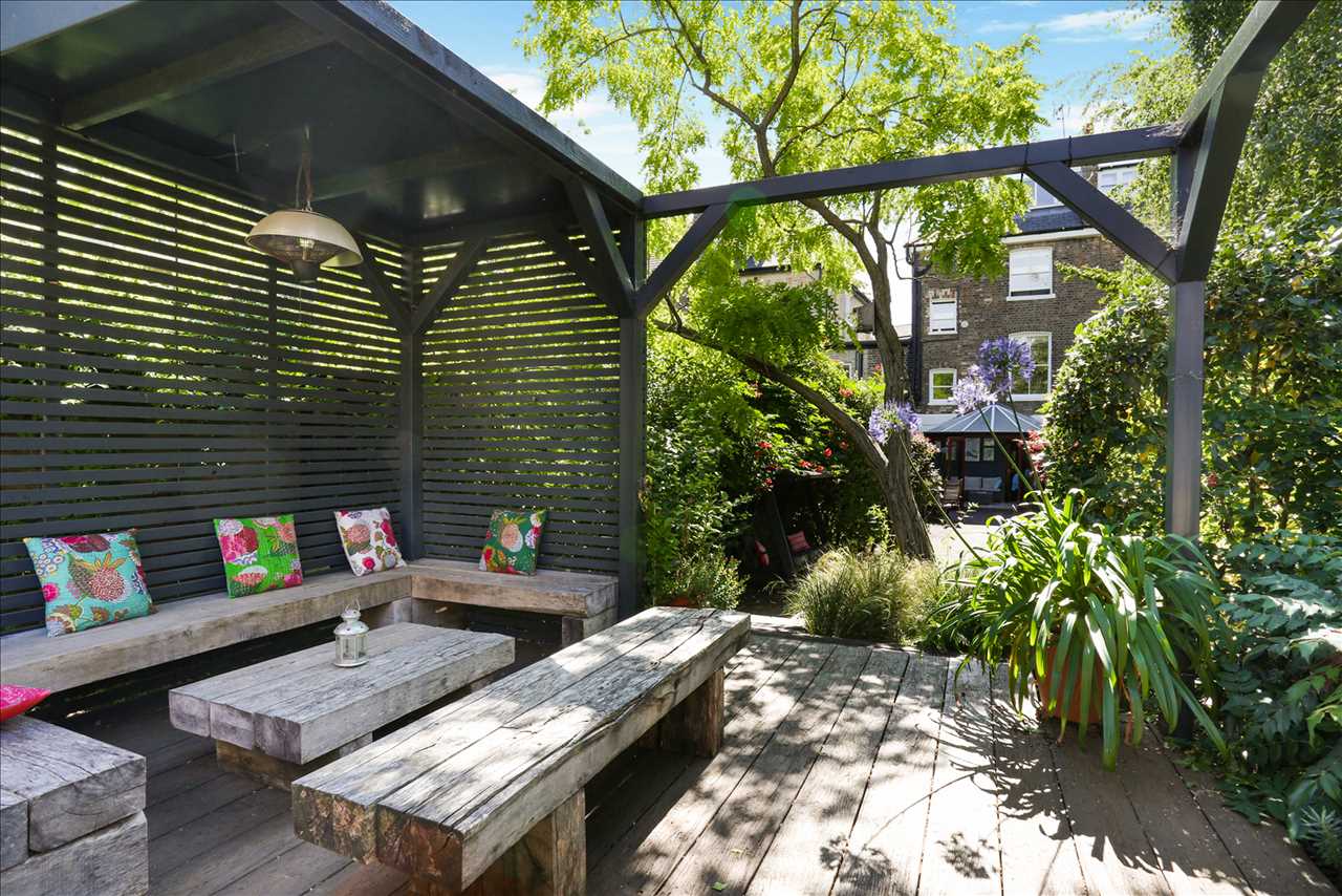 4 bed semi-detached house for sale in Hungerford Road 8