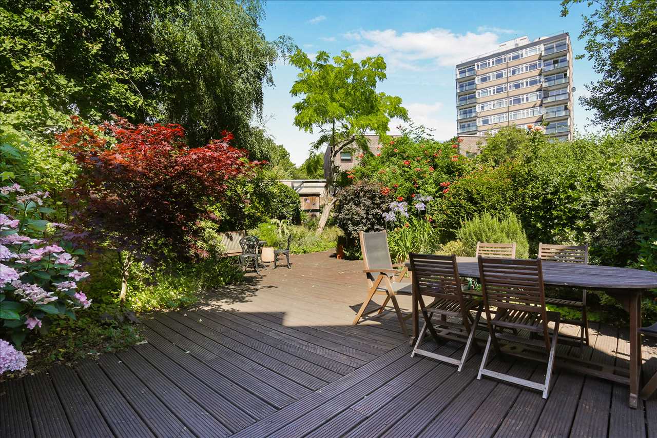 4 bed semi-detached house for sale in Hungerford Road 10